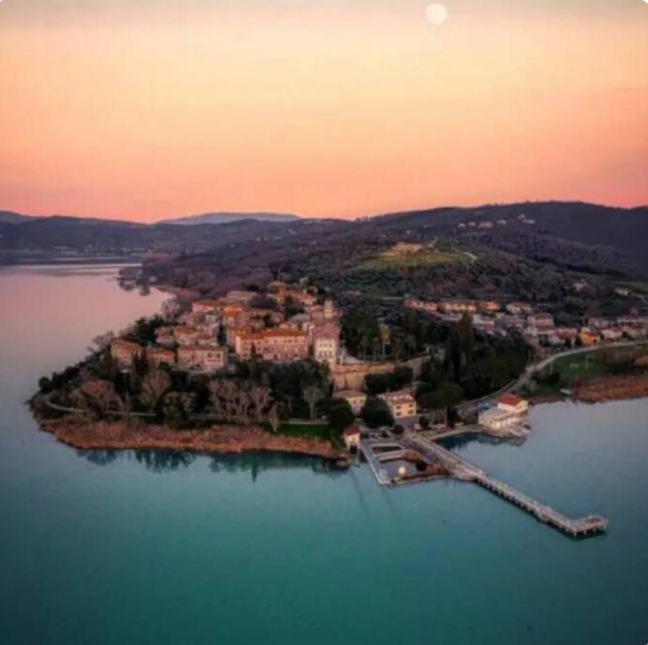 Villa Il Borgo Antico à Monte del Lago Extérieur photo