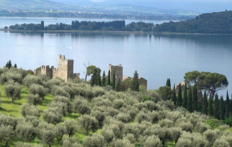 Villa Il Borgo Antico à Monte del Lago Extérieur photo